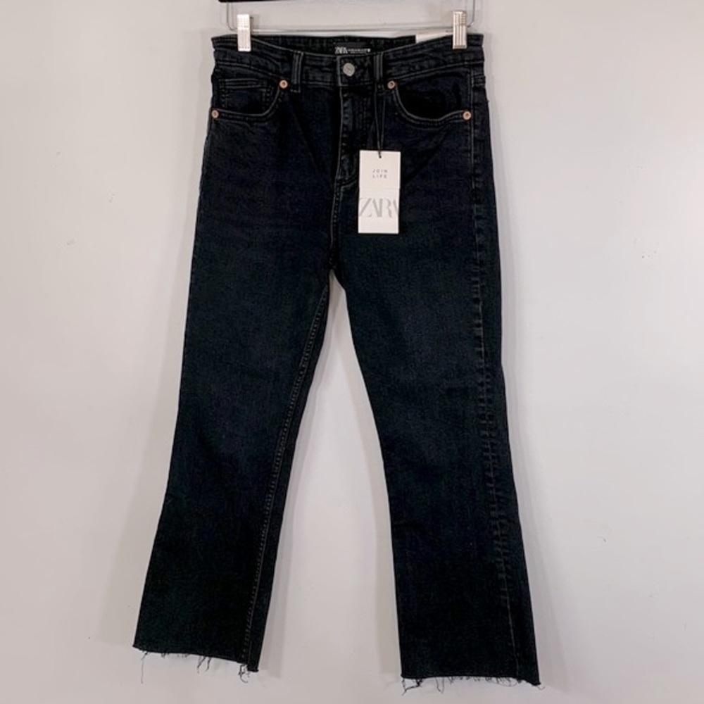 Zara NWT Mid-Rise Cropped Flared Leg Women’s Size 8 Unfinished Hem Black Jeans